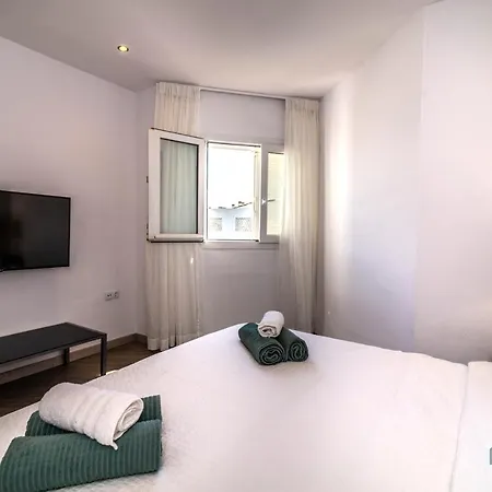 Lovely 1 Bdrm Unit W/ Pool In Puerto Banús Marbella