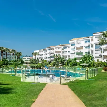 Lovely 1 Bdrm Unit W/ Pool In Puerto Banus