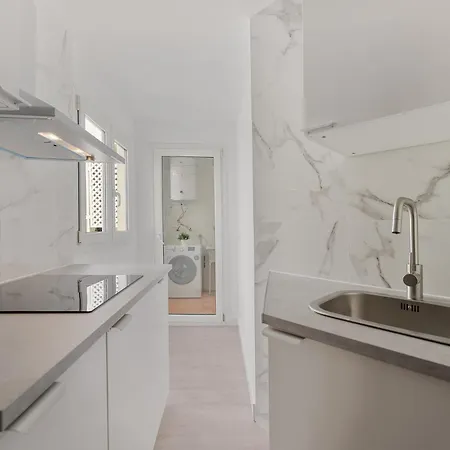 Lovely 1 Bdrm Unit W/ Pool In Puerto Banus *