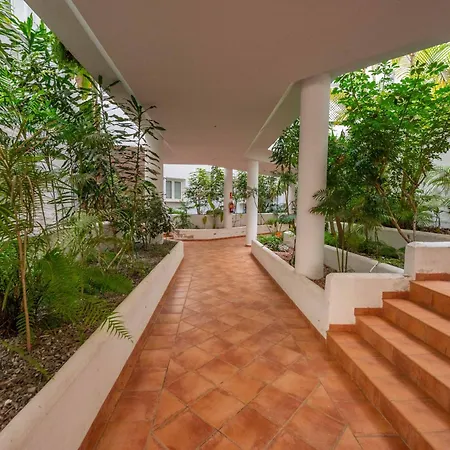 Lovely 1 Bdrm Unit W/ Pool In Puerto Banus Marbella