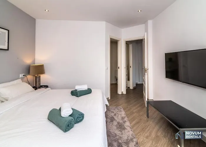 Lovely 1 Bdrm Unit W/ Pool In Puerto Banus 马尔韦利亚