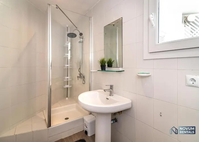 Lovely 1 Bdrm Unit W/ Pool In Puerto Banus * 马尔韦利亚