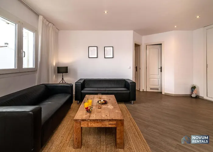 Lovely 1 Bdrm Unit W/ Pool In Puerto Banus 马尔韦利亚