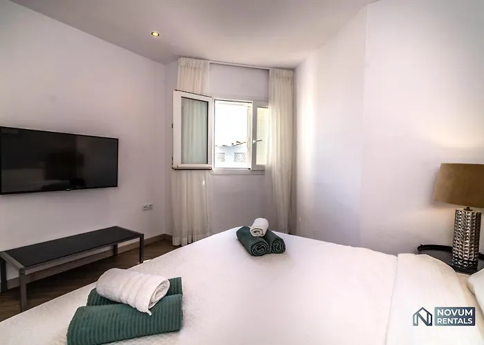 Lovely 1 Bdrm Unit W/ Pool In Puerto Banus 马尔韦利亚