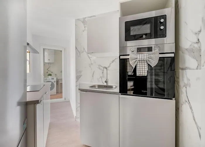 Lovely 1 Bdrm Unit W/ Pool In Puerto Banus