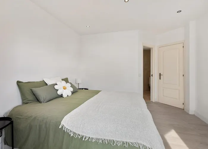 Lovely 1 Bdrm Unit W/ Pool In Puerto Banus *
