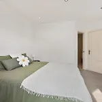 Lovely 1 Bdrm Unit W/ Pool In Puerto Banus *